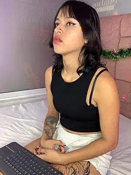 Snapshot of LiilithStonne chatting on 12-01-25, 12:28 LiilithStonne online show from 12-01-25, 12:28