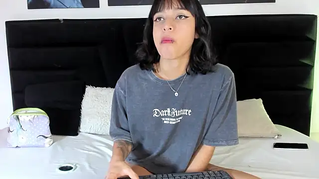 Snapshot of LiilithStonne chatting on 02-02-26, 12:37 LiilithStonne online show from 02-02-26, 12:37