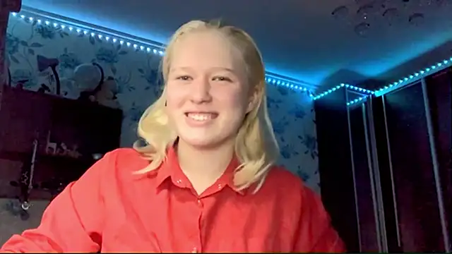 Snapshot of ArissuCuteey chatting on 11-17-25, 03:38 ArissuCuteey online show from 11-17-25, 03:38