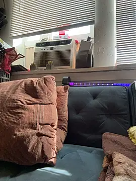 Motherbigbus online show from 12-21-25, 07:26