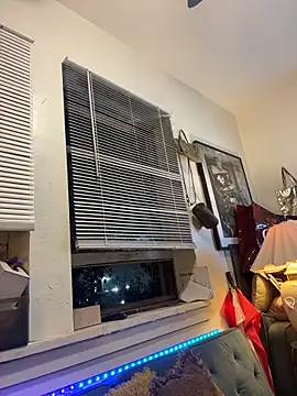 Motherbigbus online show from 12-22-25, 07:41