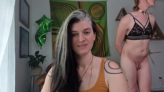 Snapshot of bruisedblossoms chatting on 04-21-26, 04:35 bruisedblossoms online show from 04-21-26, 04:35