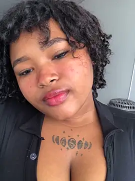 Snapshot of TuyaLes chatting on 11-16-25, 05:17 TuyaLes online show from 11-16-25, 05:17