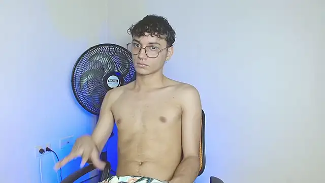 Snapshot of andrew_dann chatting on 11-15-25, 08:24 andrew dann online show from 11-15-25, 08:24