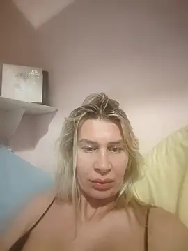 Snapshot of NaughtyClaudia_ chatting on 12-14-25, 09:31 NaughtyClaudia online show from 12-14-25, 09:31