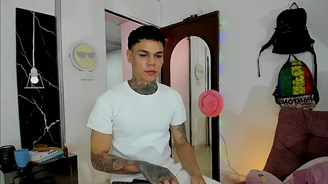 Snapshot of xavier-blake chatting on 11-15-25, 11:53 xavier-blake online show from 11-15-25, 11:53