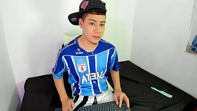 Lucastorrez01 online show from 03-12-26, 12:27