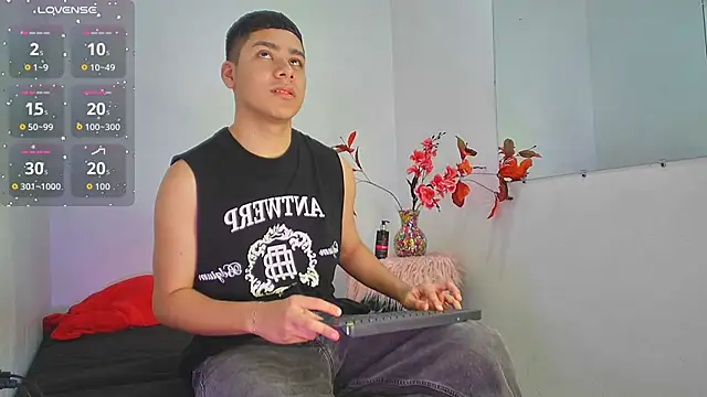 Lucastorrez01 online show from 12-04-25, 03:16