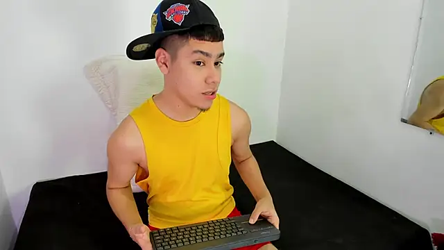 Lucastorrez01 online show from 03-06-26, 11:44