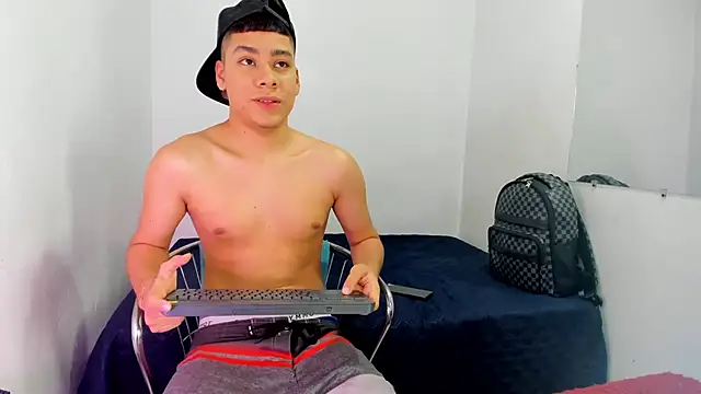 Lucastorrez01 online show from 07-01-26, 12:22
