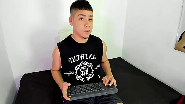 Lucastorrez01 online show from 03-17-26, 12:24