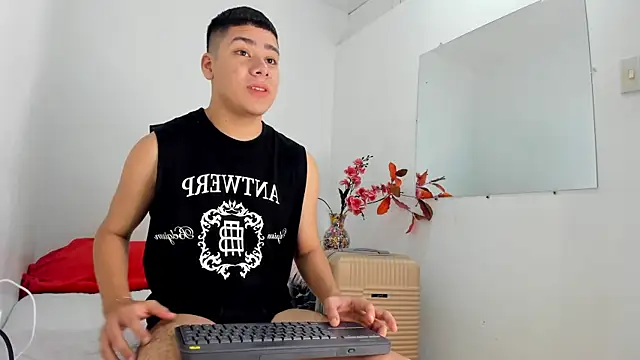 Lucastorrez01 online show from 01-08-26, 07:03