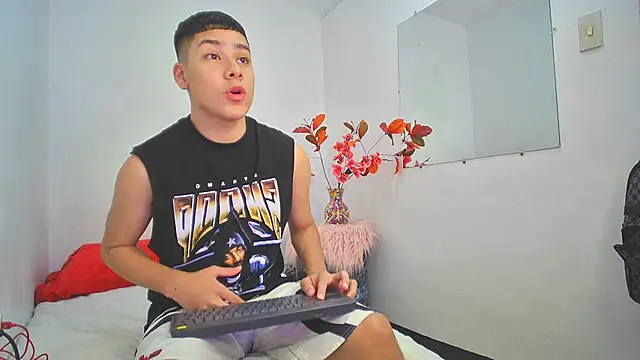 Lucastorrez01 online show from 11-29-25, 02:23