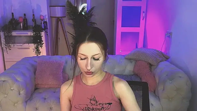 AliceWallflower online show from 11-23-25, 12:48