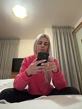 feliciafelon online show from 04-12-26, 07:06