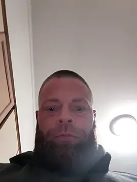 Snapshot of FrazierMoney chatting on 11-16-25, 08:30 FrazierMoney online show from 11-16-25, 08:30