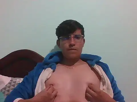 Snapshot of Alejo-MrBunny chatting on 11-16-25, 06:18 Alejo-MrBunny online show from 11-16-25, 06:18