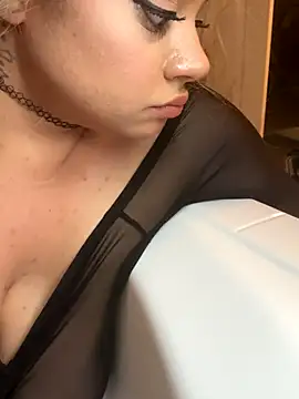 Fantasyofurdreamzxxx online show from 11-17-25, 04:05