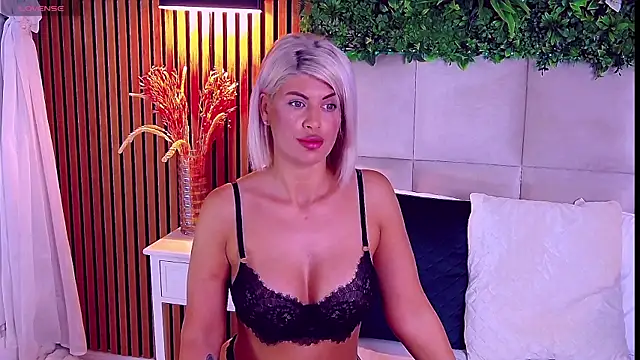 SalmaRroze online show from 04-24-26, 04:14