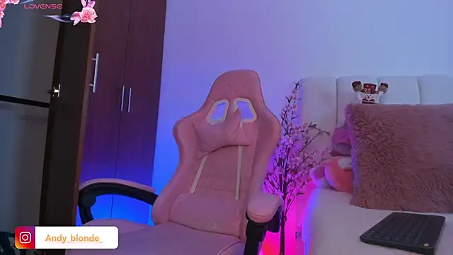 moonalisa  online show from 12-22-25, 11:21