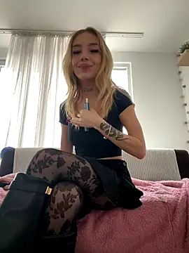 lunababy77 online show from 12-05-25, 12:48