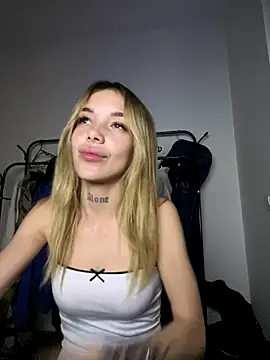 lunababy77 online show from 11-21-25, 08:30