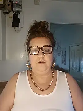 Snapshot of Nova-WiseX chatting on 12-17-25, 09:25 Nova-WiseX online show from 12-17-25, 09:25