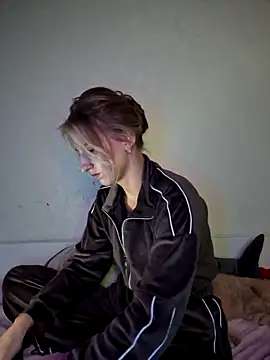 carolinakis  online show from 12-01-25, 09:59