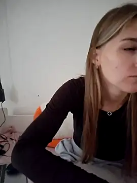 Snapshot of carolinakis_ chatting on 02-15-26, 11:20 carolinakis online show from 02-15-26, 11:20