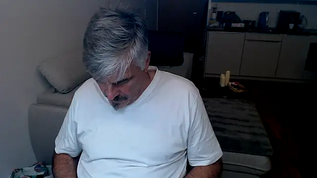 Snapshot of Buidapest chatting on 01-19-26, 11:03 Buidapest online show from 01-19-26, 11:03