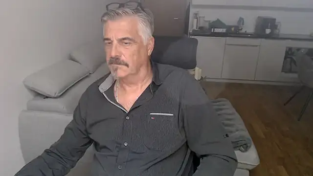 Buidapest online show from 01-08-26, 02:39