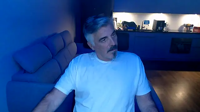 Snapshot of Buidapest chatting on 02-01-26, 03:10 Buidapest online show from 02-01-26, 03:10