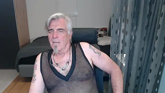 Snapshot of Buidapest chatting on 07-08-26, 02:57 Buidapest online show from 07-08-26, 02:57
