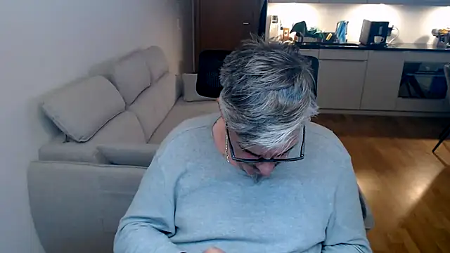 Snapshot of Buidapest chatting on 02-16-26, 04:11 Buidapest online show from 02-16-26, 04:11