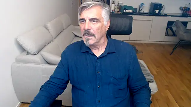 Snapshot of Buidapest chatting on 02-04-26, 04:18 Buidapest online show from 02-04-26, 04:18