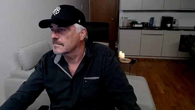 Buidapest online show from 11-18-25, 09:18