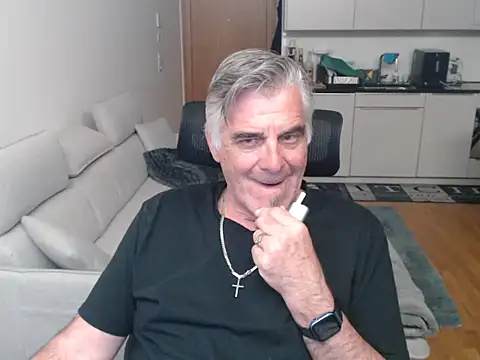 Snapshot of Buidapest chatting on 04-28-26, 01:04 Buidapest online show from 04-28-26, 01:04