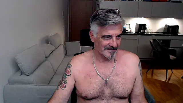 Snapshot of Buidapest chatting on 03-04-26, 01:13 Buidapest online show from 03-04-26, 01:13