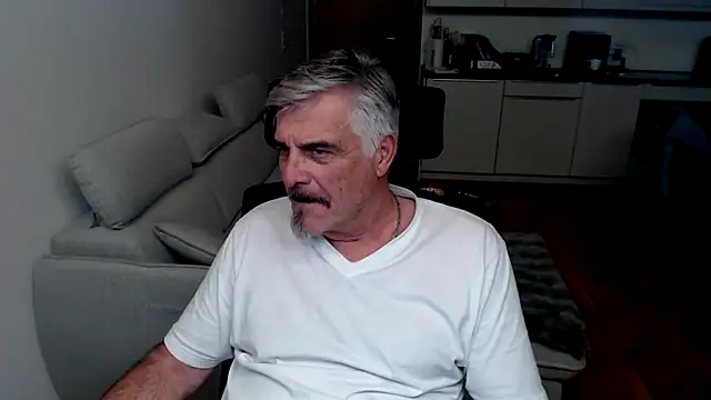 Buidapest online show from 03-11-26, 08:47