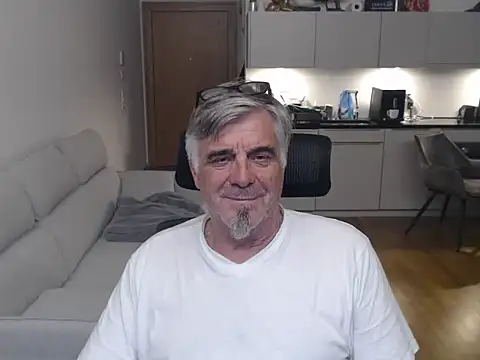 Buidapest online show from 04-13-26, 01:53