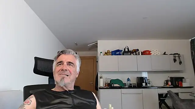 Snapshot of Buidapest chatting on 05-03-26, 02:42 Buidapest online show from 05-03-26, 02:42