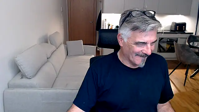 Snapshot of Buidapest chatting on 03-04-26, 09:11 Buidapest online show from 03-04-26, 09:11