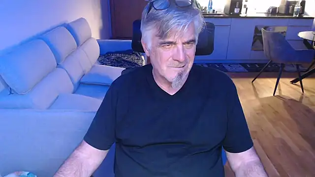 Buidapest online show from 04-17-26, 01:08