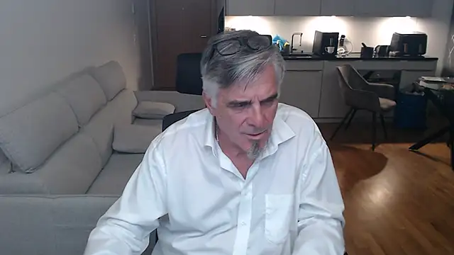 Buidapest online show from 04-05-26, 03:02