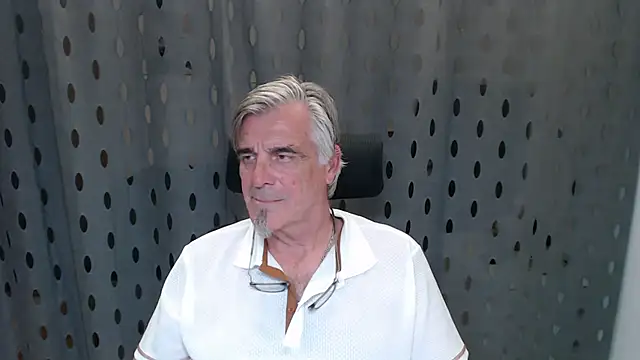 Snapshot of Buidapest chatting on 06-30-26, 04:12 Buidapest online show from 06-30-26, 04:12