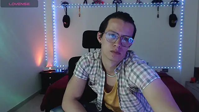 Snapshot of Brandon_starkk chatting on 05-30-26, 08:47 Brandon starkk online show from 05-30-26, 08:47