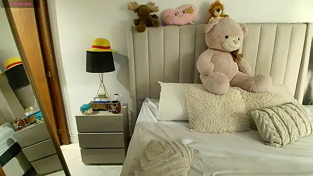 Emyii  online show from 04-08-26, 02:13