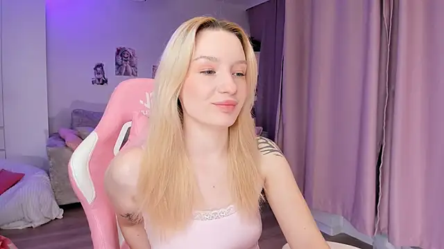 Tiffany Paw online show from 12-15-25, 03:01