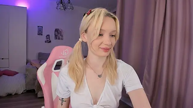 Tiffany Paw online show from 04-02-26, 03:24