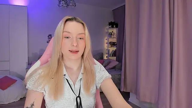 Tiffany Paw online show from 12-22-25, 03:06